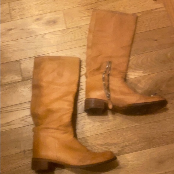 Prada boots - Picture 1 of 3
